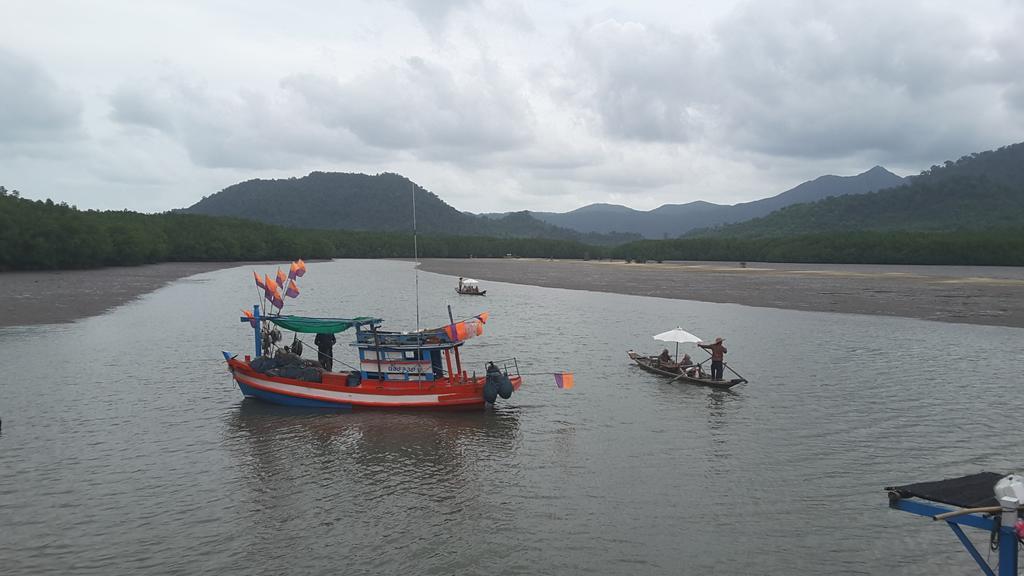 Bee Sleep Hostel Koh Chang Klong Prao Beach Buitenkant foto
